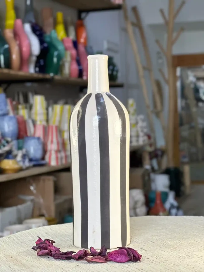 Vase en Céramique Fait Main – L’Élégance des Rayures Marinières
