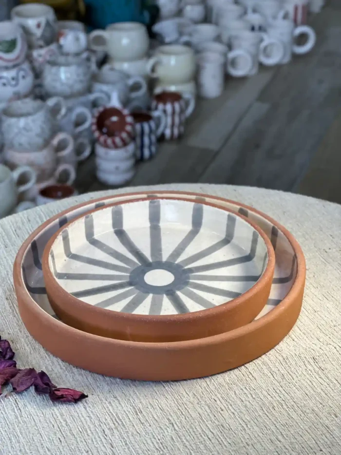 Set of 3 Ceramic Plates – Elegance with a Unique Design - Image 2