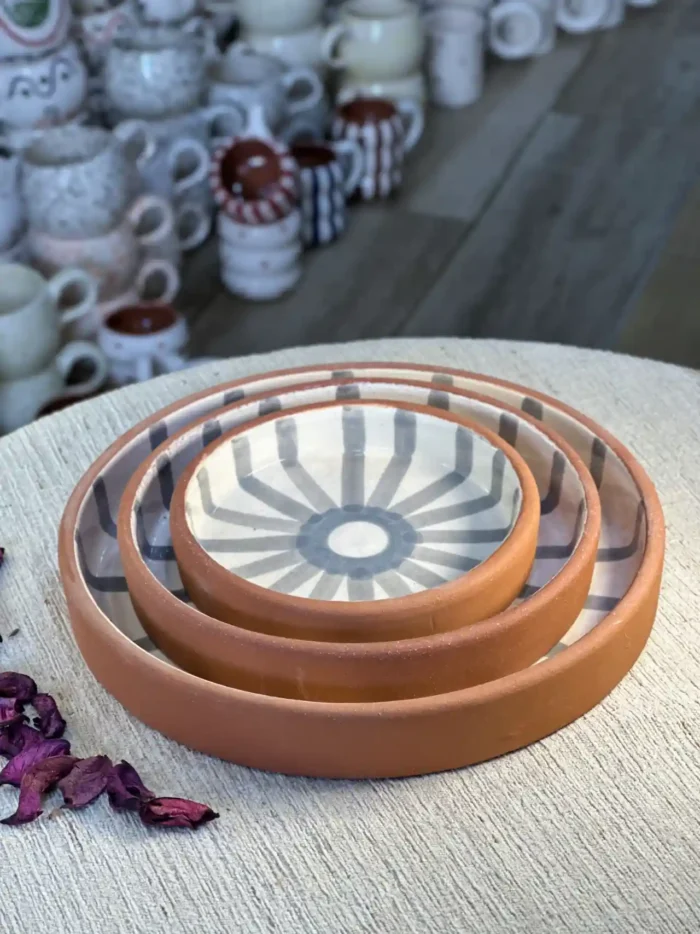 Set of 3 Ceramic Plates – Elegance with a Unique Design