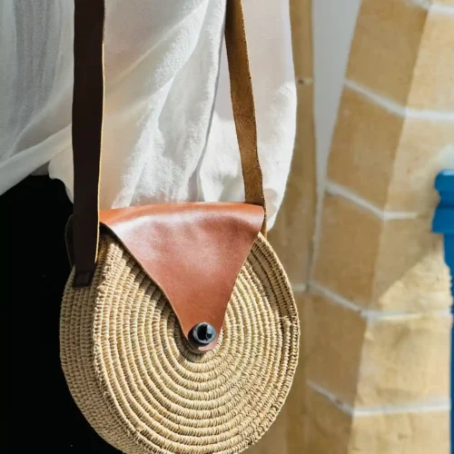 Round Raffia Bag with Brown and Grey Leather Touch – A Modern Classic
