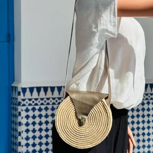 Round Raffia Bag with Brown and Grey Leather Touch – A Modern Classic