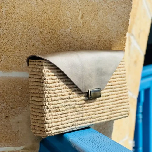 Easy Crochet Clutch – Summer Raffia Handbag in Brown and Grey