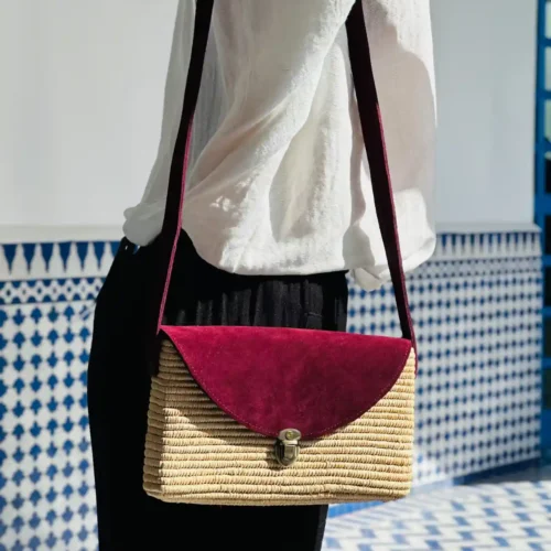 Handheld Raffia Bag – Elegant Simplicity